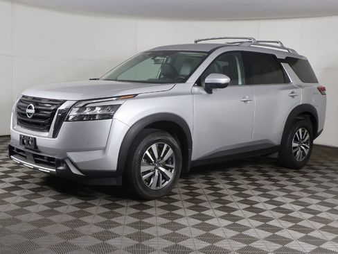 Used 2023 Nissan Pathfinder SL AWD/4WD image 9