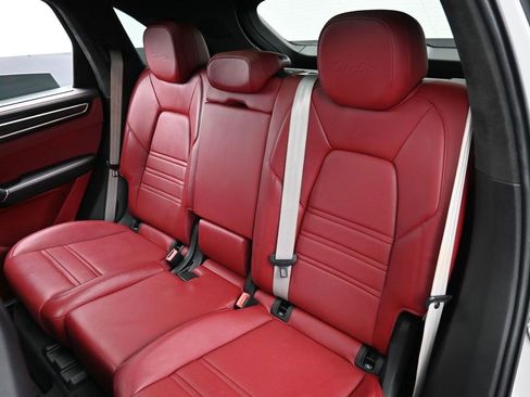 Certified 2022 Porsche Cayenne Turbo image 24