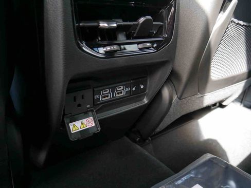 New 2025 Jeep Grand Cherokee Limited w/ Luxury Tech Group II image 11