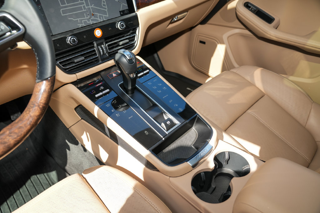 Certified 2026 Porsche Macan AWD/4WD image 27