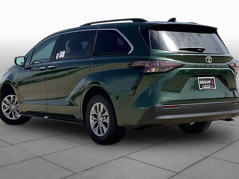 New 2026 Toyota Sienna XLE FWD image 11