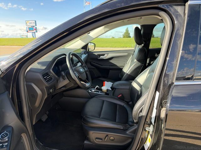 Certified 2025 Ford Escape Platinum AWD/4WD image 5