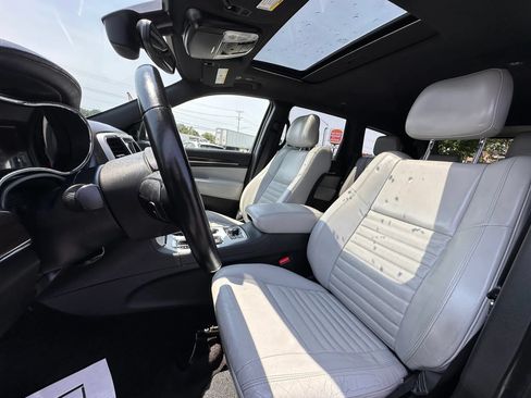 Used 2018 Jeep Grand Cherokee Limited AWD/4WD image 13