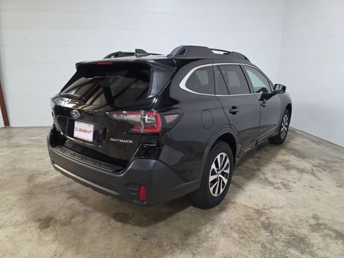Used 2022 Subaru Outback Premium image 6