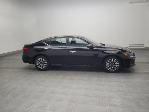 Used 2024 Nissan Altima 2.5 SV image 11