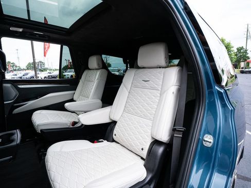Used 2025 Cadillac Escalade Premium Luxury Platinum AWD/4WD image 50