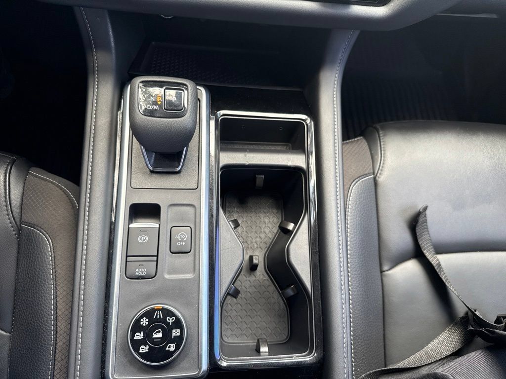 Used 2023 Nissan Pathfinder SL AWD/4WD image 30