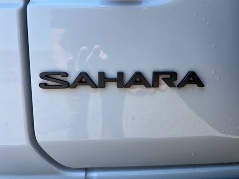 Used 2025 Jeep Wrangler Unlimited Sahara AWD/4WD image 39
