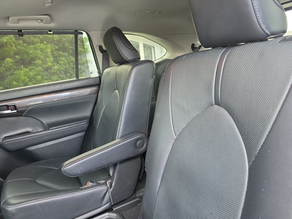 Used 2022 Toyota Highlander Limited AWD/4WD image 11