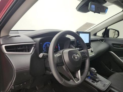 Used 2026 Toyota Corolla Cross LE FWD image 12