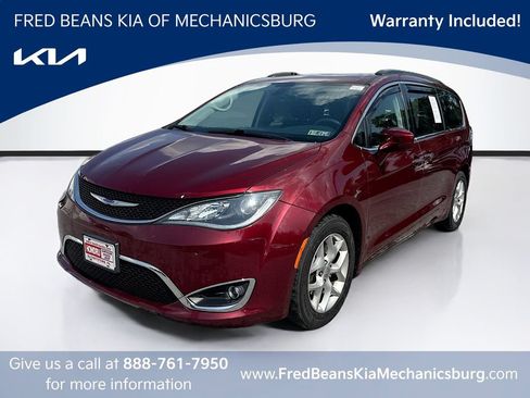 Used 2019 Chrysler Pacifica Touring Plus w/ Tire & Wheel Group FWD image 3