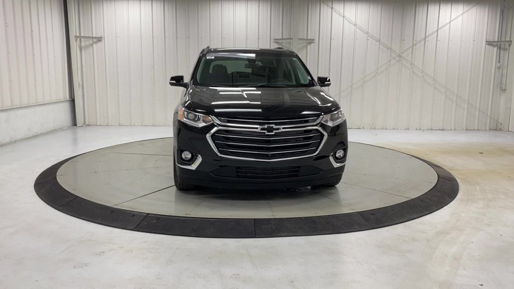 Used 2021 Chevrolet Traverse LT w/ LT Premium Package AWD/4WD image 3