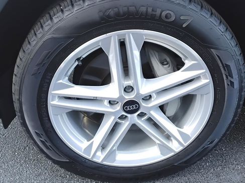 Certified 2024 Audi Q5 e Premium image 10