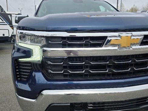 Used 2022 Chevrolet Silverado 1500 LT AWD/4WD image 4