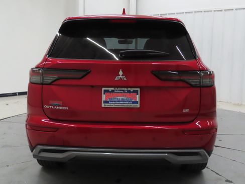 New 2026 Mitsubishi Outlander SE FWD image 4