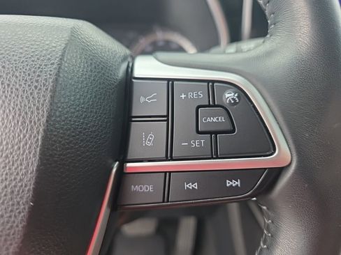Used 2023 Toyota Highlander XSE FWD image 17