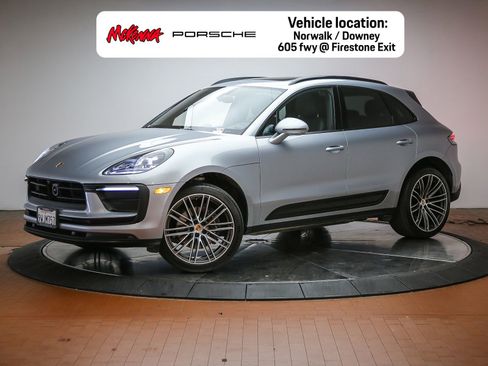 Certified 2026 Porsche Macan AWD/4WD image 1