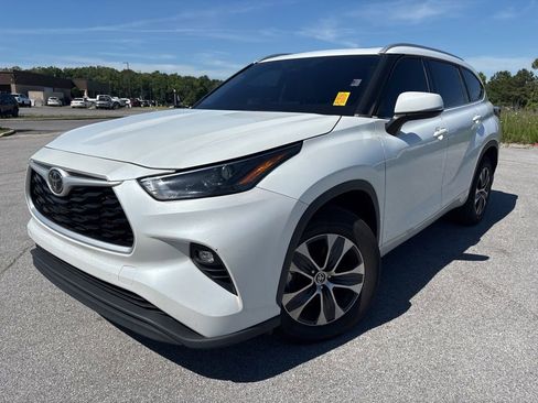 Used 2022 Toyota Highlander XLE FWD image 5