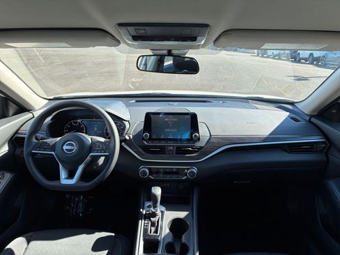 Used 2025 Nissan Altima 2.5 SV image 33