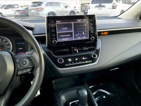 Used 2020 Toyota Corolla LE image 6