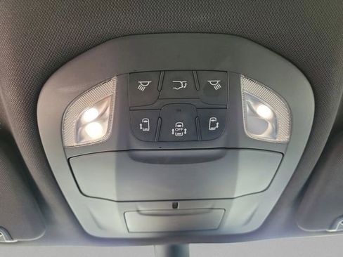 Used 2025 Chrysler Pacifica Select FWD image 33