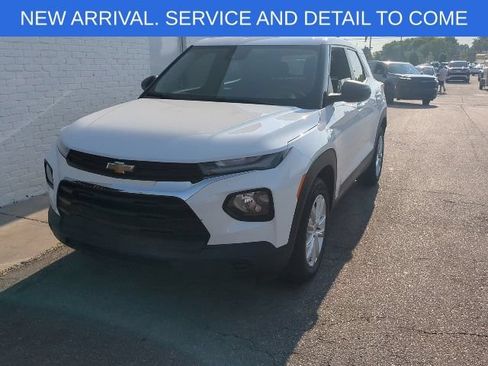 Used 2021 Chevrolet TrailBlazer LS FWD image 1