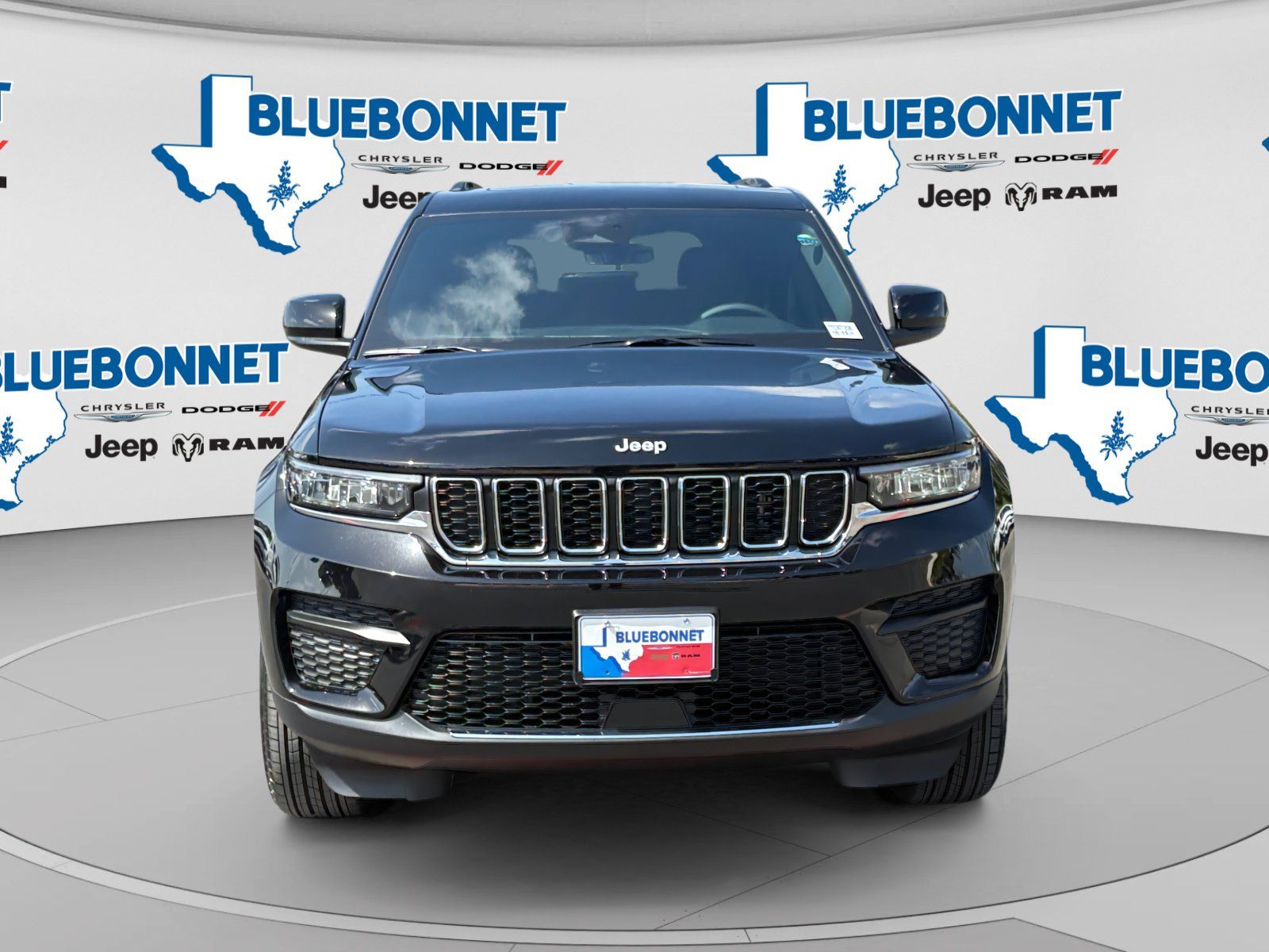 Certified 2026 Jeep Grand Cherokee Laredo X RWD image 2