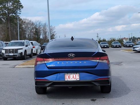 Used 2023 Hyundai Elantra SEL w/ Convenience Package image 4