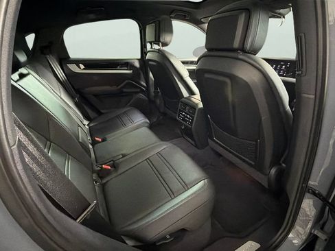 Used 2024 Porsche Cayenne Coupe AWD/4WD image 24