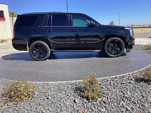 Used 2019 GMC Yukon SLT w/ Graphite Performance Edition image 5