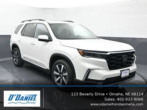 Used 2023 Honda Pilot Touring image 8