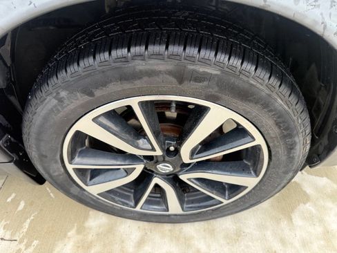 Used 2018 Nissan Rogue SL w/ Premium Package AWD/4WD image 38