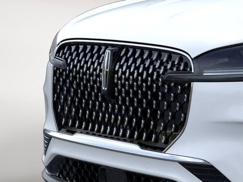 New 2026 Lincoln Aviator AWD image 17