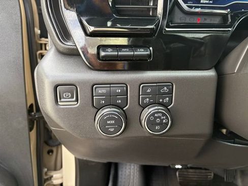 Used 2022 Chevrolet Silverado 1500 ZR2 w/ Technology Package image 26