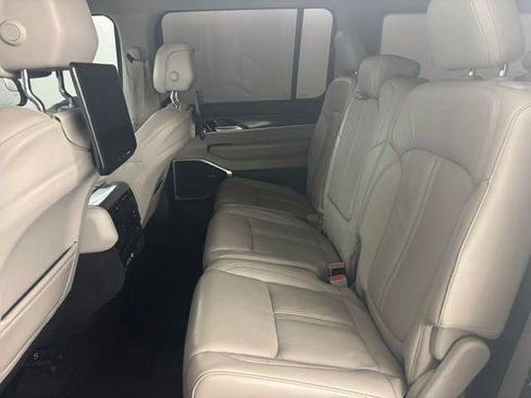 Used 2022 Jeep Wagoneer Series III w/ Rear Seat Video Group 1 AWD/4WD image 15