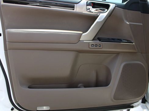 Used 2016 Lexus GX 460 w/ Comfort Package AWD/4WD image 15