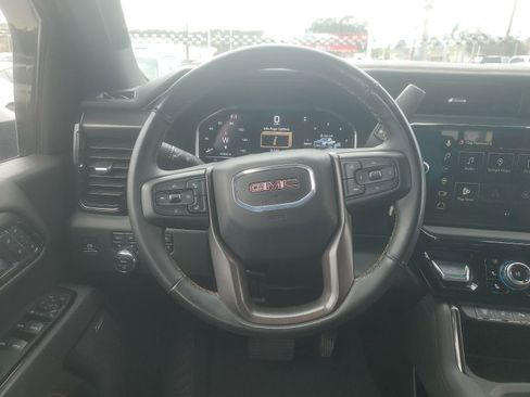 Used 2025 GMC Sierra 2500 AT4 w/ AT4 Preferred Package image 12
