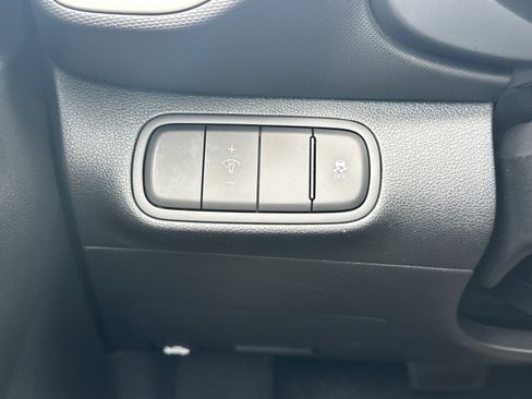 New 2025 Hyundai Venue SEL image 28