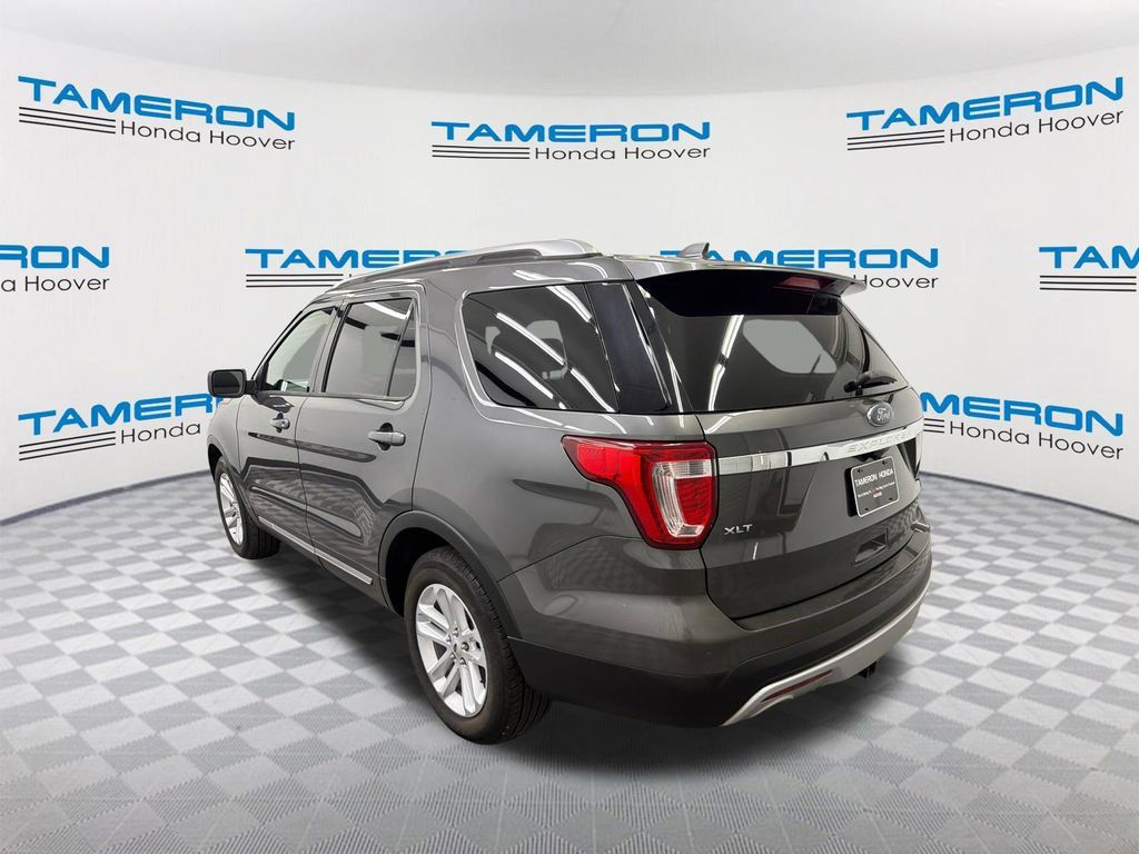 Used 2017 Ford Explorer XLT w/ Equipment Group 201A FWD image 3