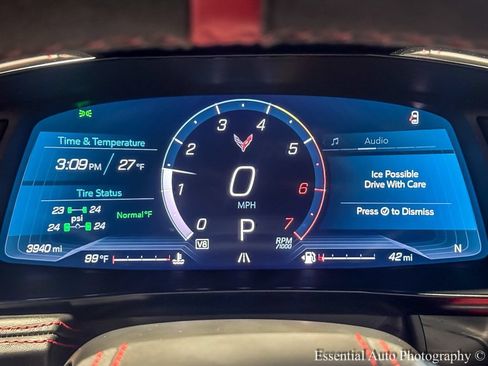Used 2025 Chevrolet Corvette Stingray Premium Cpe w/ Z51 Performance Package RWD image 4