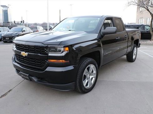Used 2017 Chevrolet Silverado 1500 Custom w/ Custom Convenience Package image 2