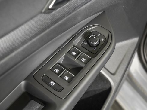 New 2026 Volkswagen GTI SE FWD image 33