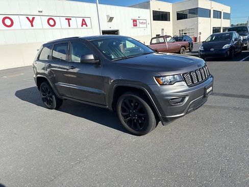 Used 2021 Jeep Grand Cherokee Laredo X AWD/4WD image 2