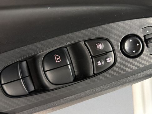 Used 2025 Nissan Altima 2.5 SV FWD image 15