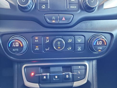 Certified 2024 GMC Terrain SLT image 27