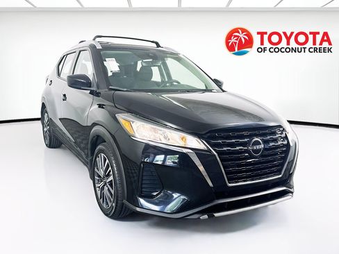 Used 2022 Nissan Kicks SV w/ Interior Electronics Package FWD image 1