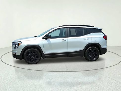 Used 2022 GMC Terrain SLE w/ Elevation Edition FWD image 2