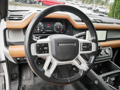 Used 2023 Land Rover Defender 90 X-Dynamic SE image 6