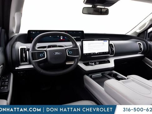 Used 2025 Ford Expedition Active AWD/4WD image 15