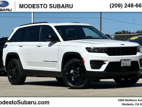 Used 2025 Jeep Grand Cherokee Altitude AWD/4WD image 1